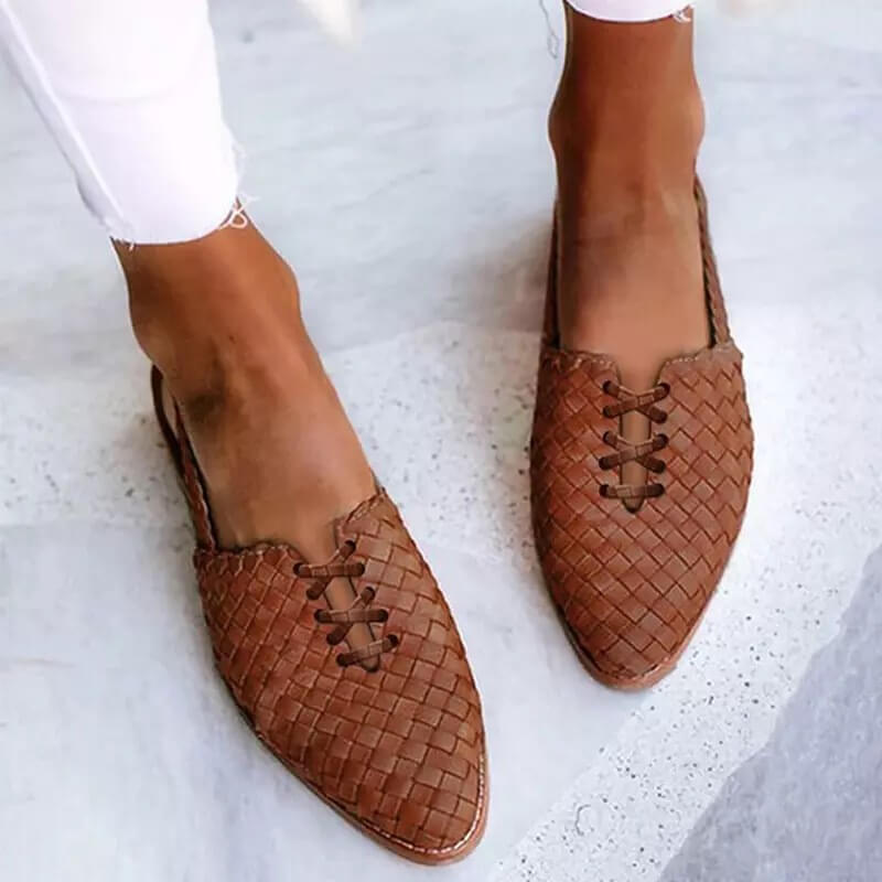 LM | Woven slip-on apartments