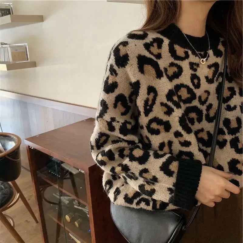 LM | Cozy sweater with leopard print