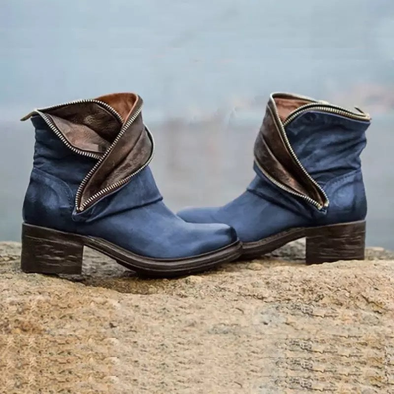 LM | Elegant, fold-over ankle boots with zipper