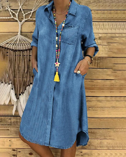 LM | Jeans midi dress with rolled-up sleeves and a breast pocket.