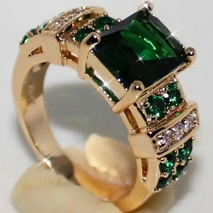 Classic Gold Ring with Timeless Appeal