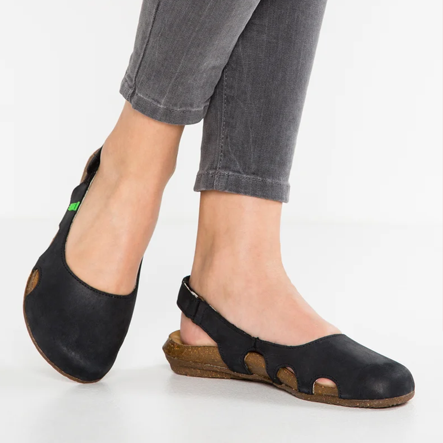 LM | Sandals with sling-back straps