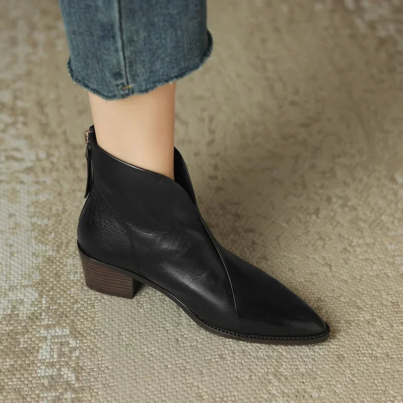 LM | Fashionable supportive orthopaedic shoes