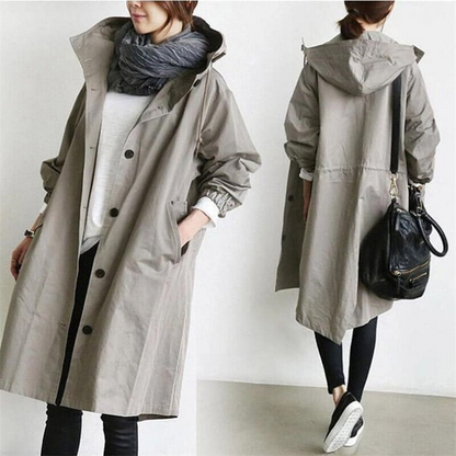 LM | Jacket with hood to protect against rain and wind
