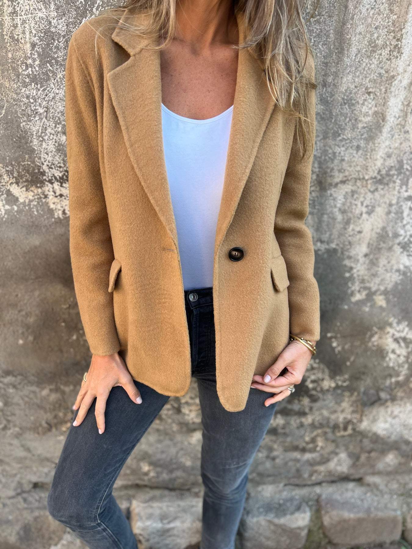 LM | Classic button blazer for women