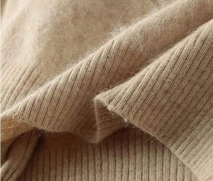 LM | Soft knitted sweater with turtleneck